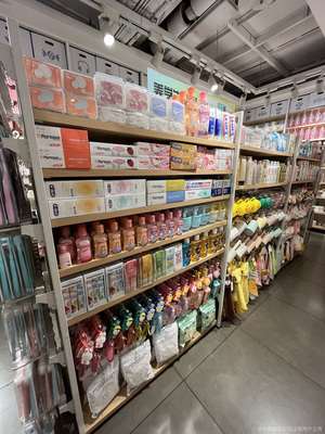 陳如剛?cè)沼冒儇浬绦?守護(hù)社區(qū)生活的煙火氣